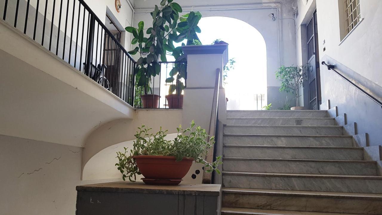 Metro Duomo B&B Napoli Bagian luar foto