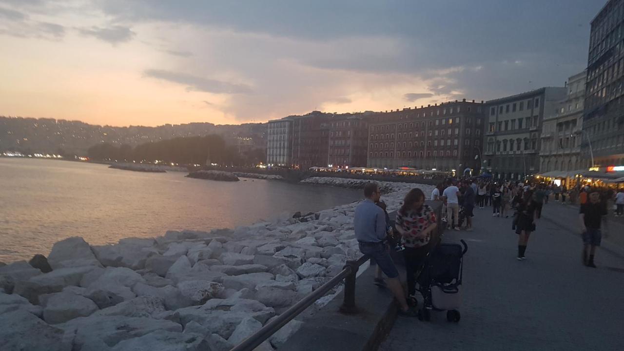 Metro Duomo B&B Napoli Bagian luar foto